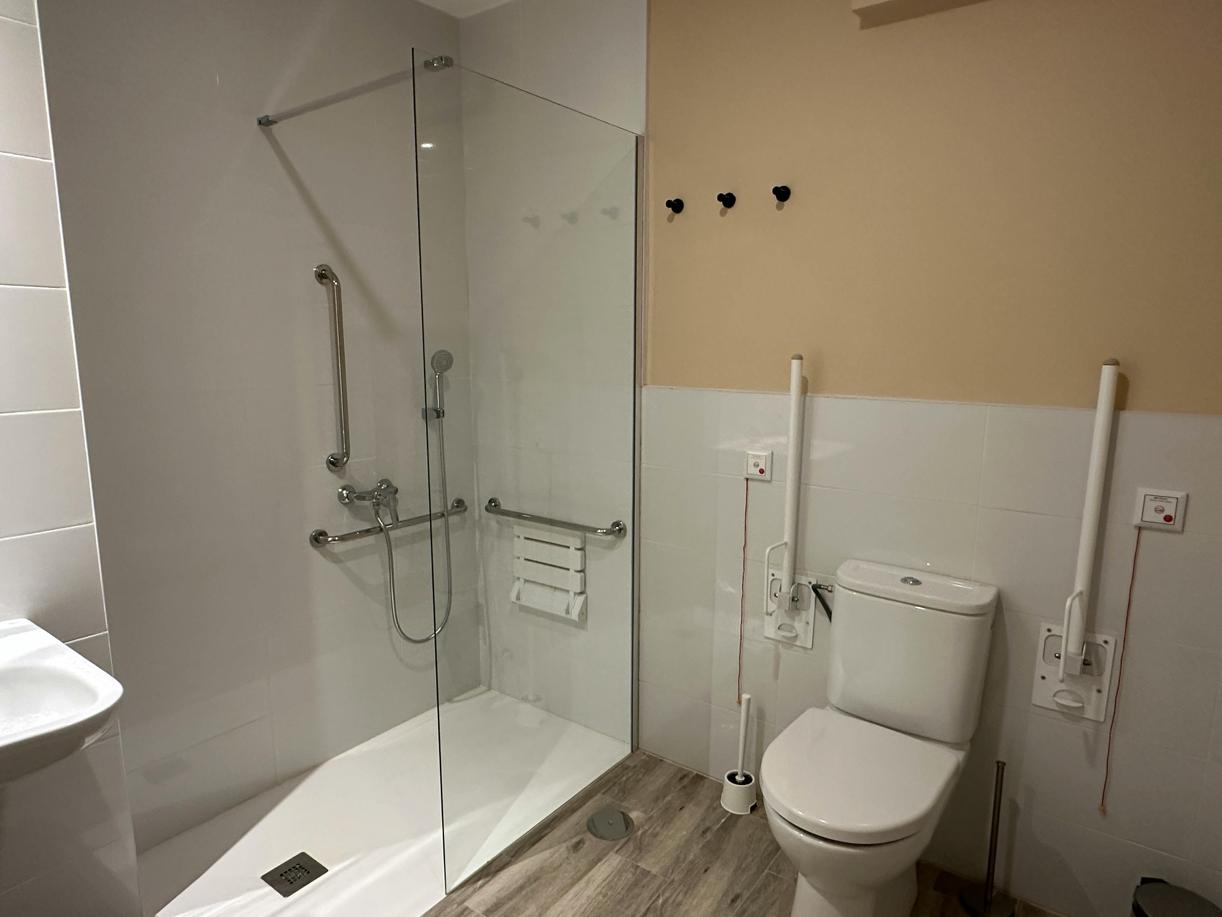 Single room Madrid, 1 bed — photo 1