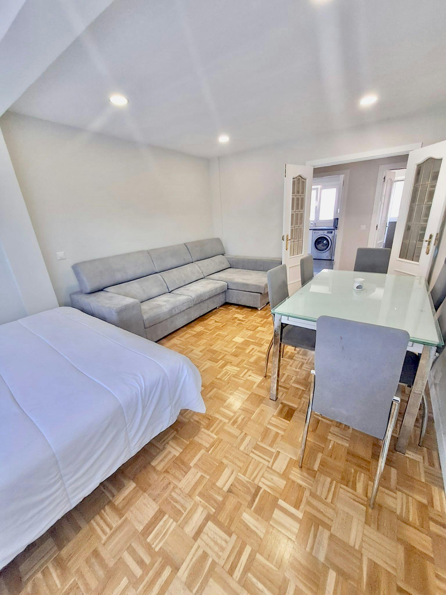 Calle de Paredes de Nava, Madrid Madrid