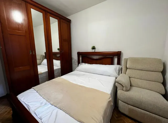 Private room in Calle Paredes de Nava, Madrid (1649679) room image 2