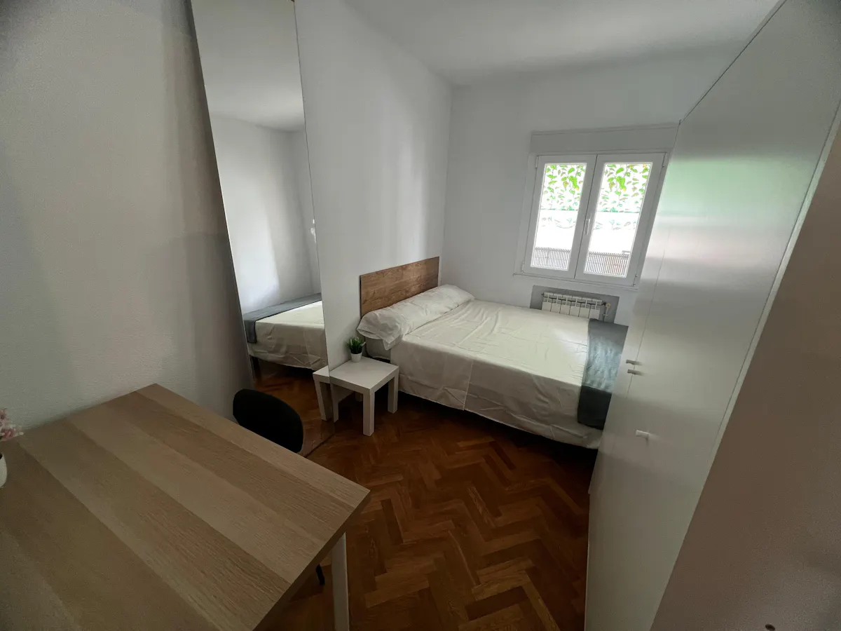 Private room in Calle de la Bahía de Algeciras, Madrid (1649687) ROOM