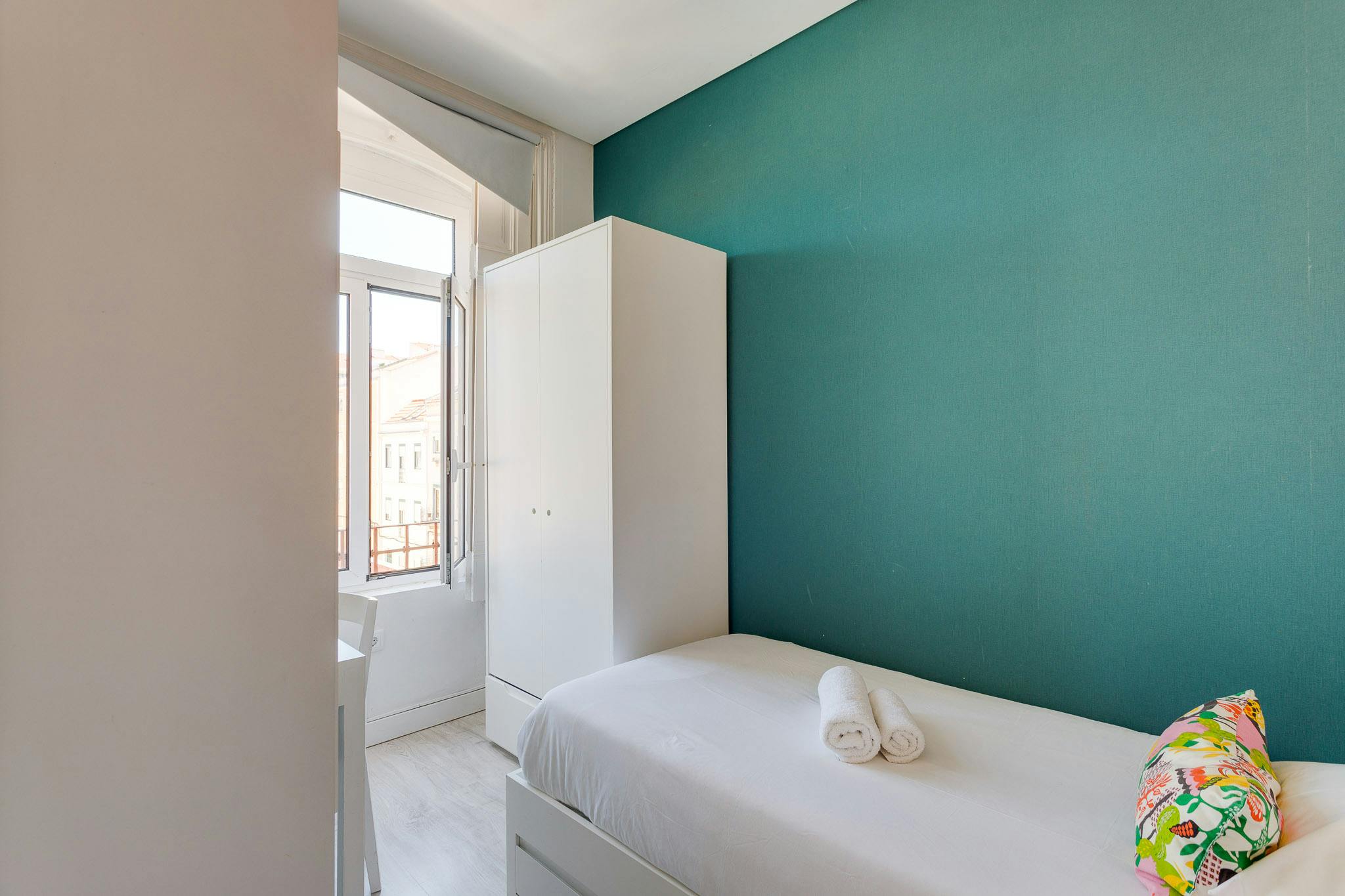 Private room for rent for €535 per month in Lisbon, Rua General Taborda