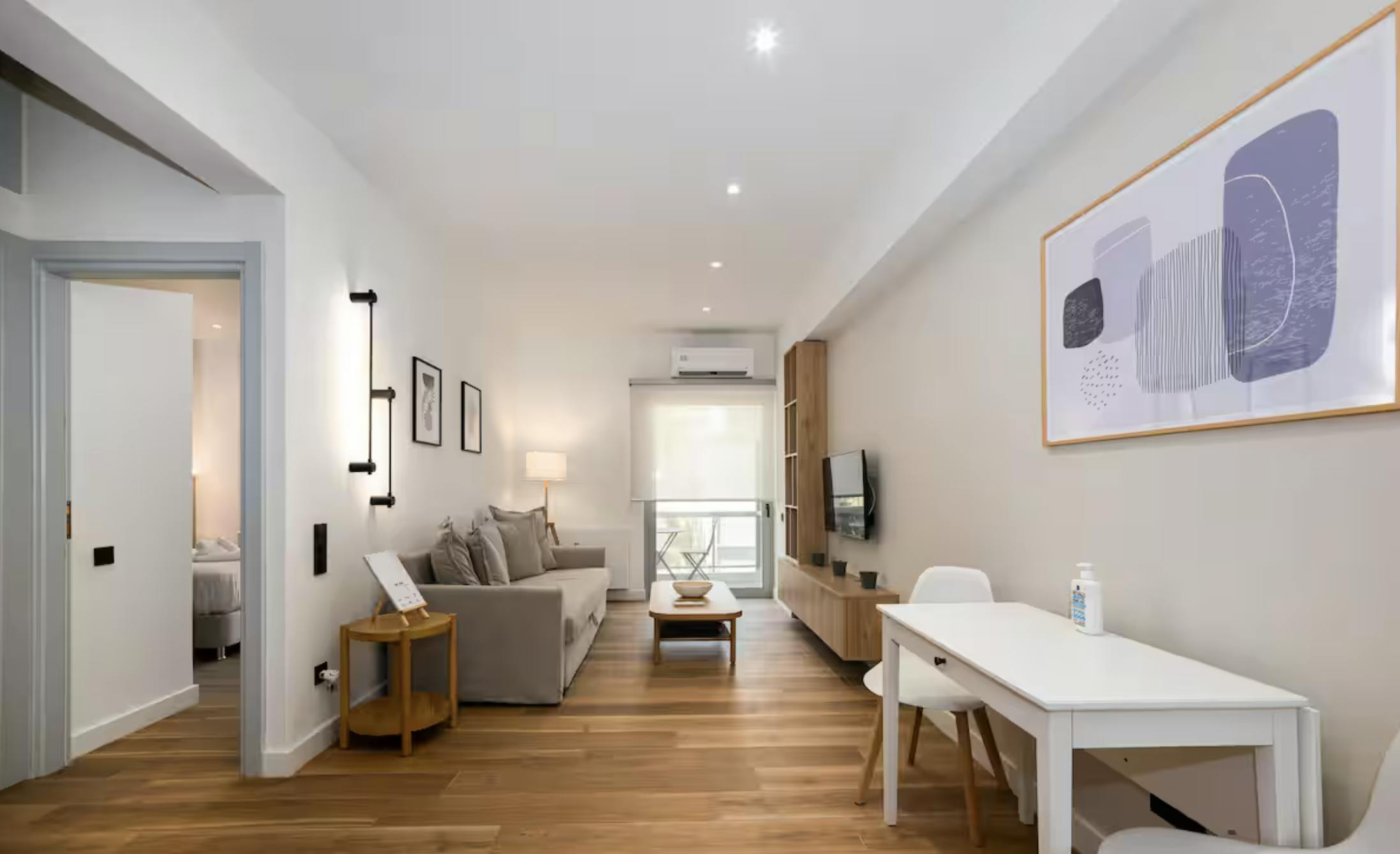 Apartment for rent for €1,400 per month in Athina, Thoukididou