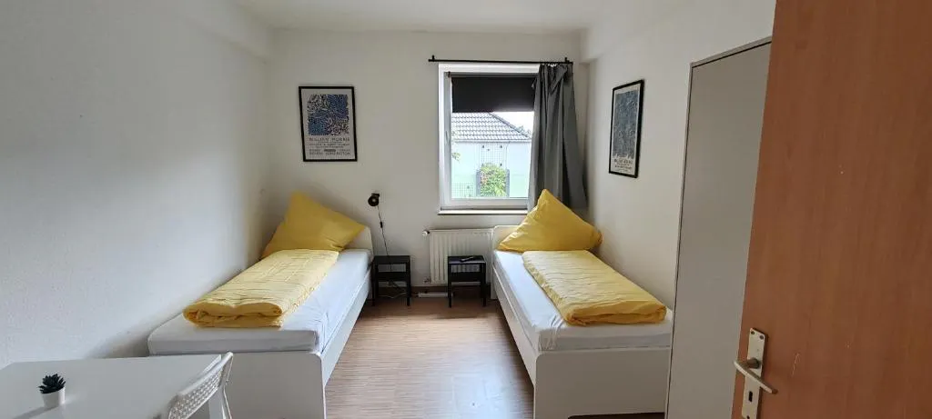 2-Bedroom Apartment in Gladbecker Straße, Essen 2