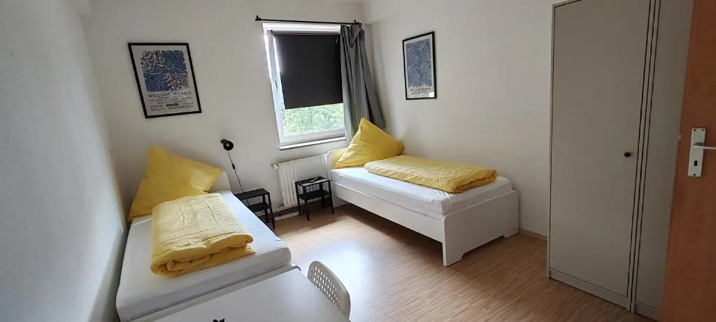 2-Bedroom Apartment in Gladbecker Straße, Essen 4