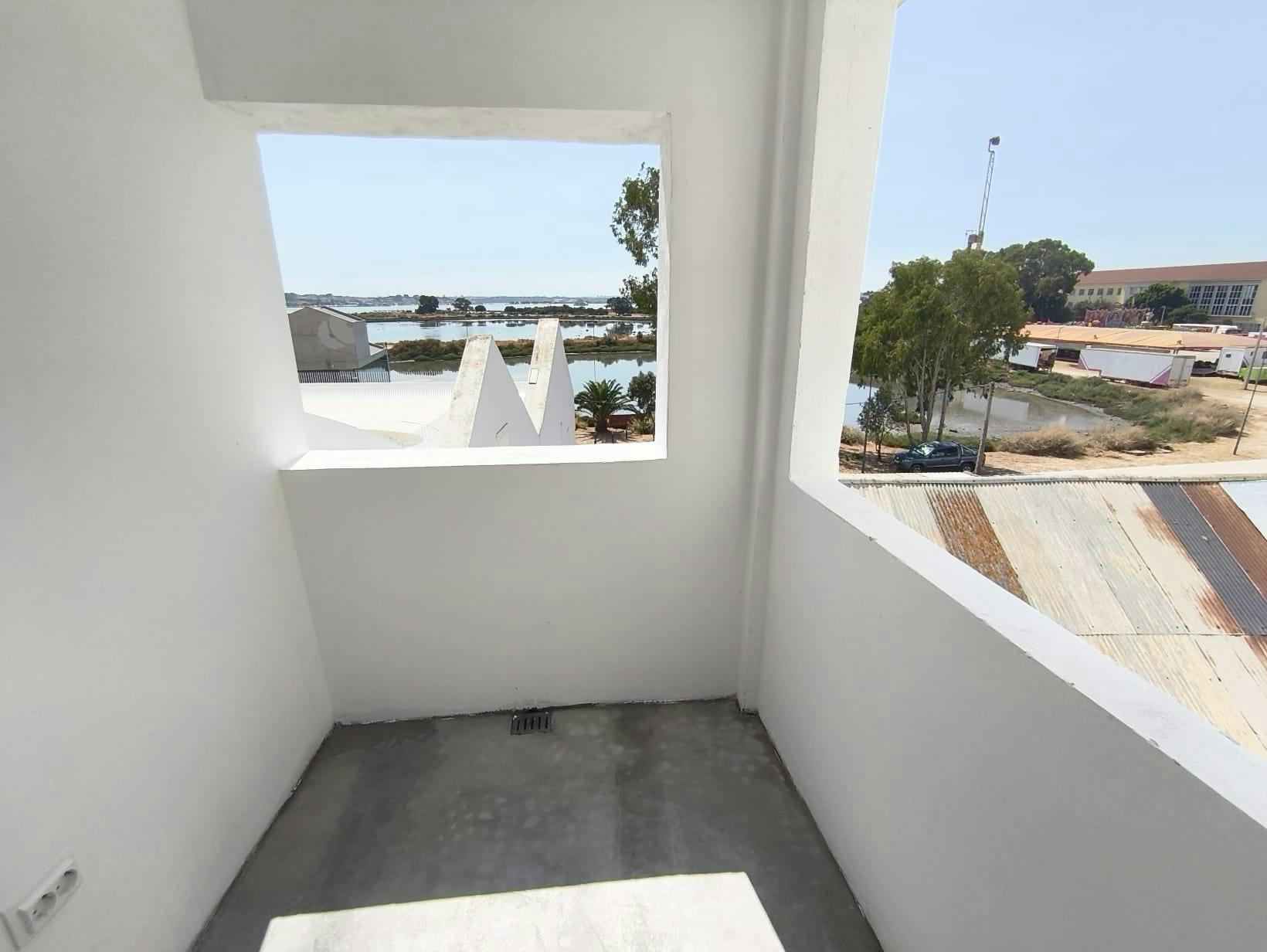 Appartamento in affitto a 1300 € al mese a Barreiro, Rua Miguel Pais