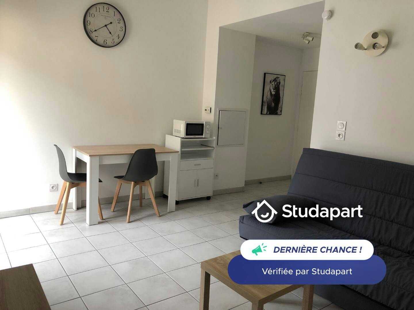 Apartment for rent for €460 per month in Avignon, Rue Joseph Vernet