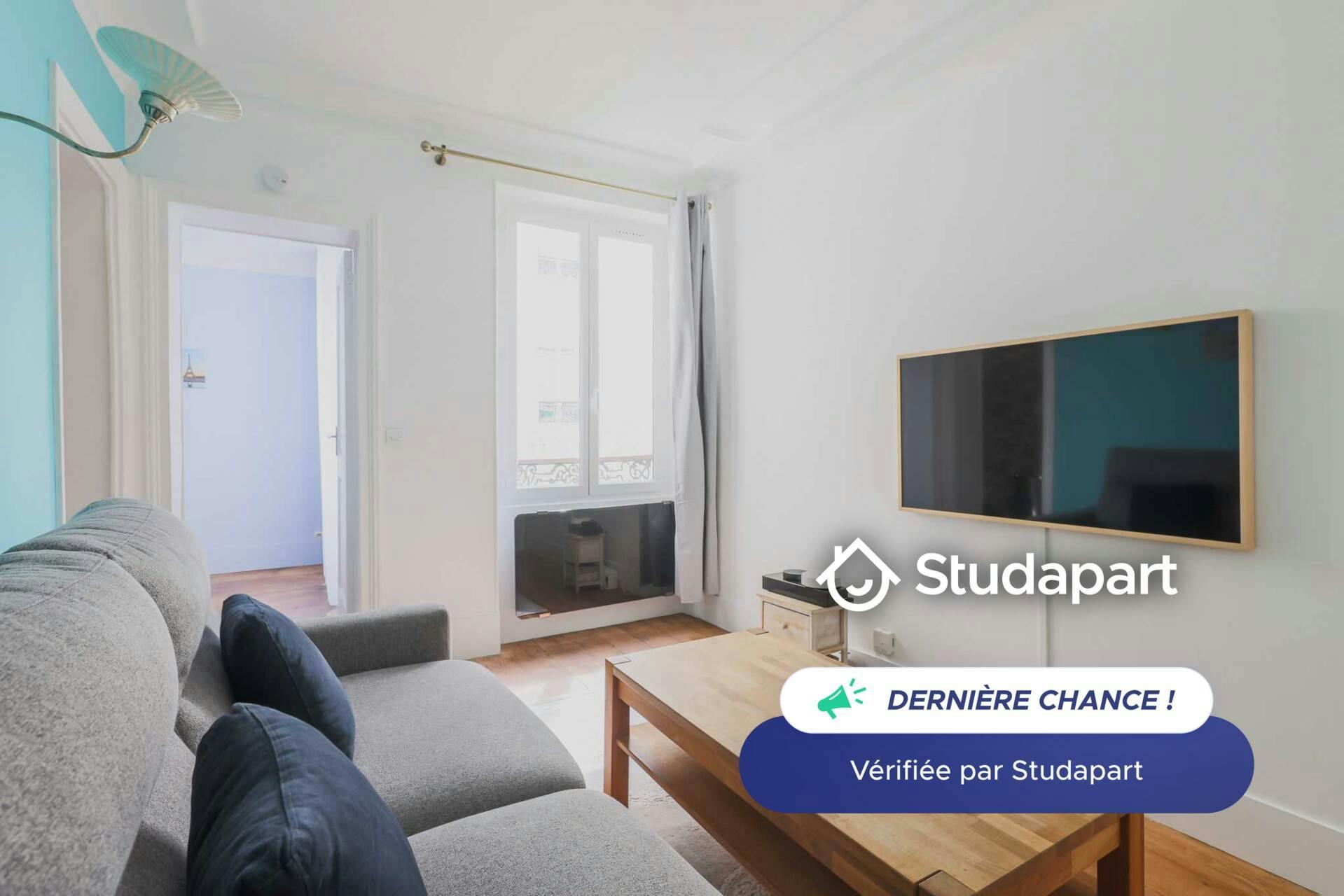 Apartment for rent for €2,470 per month in Paris, Rue Lepic