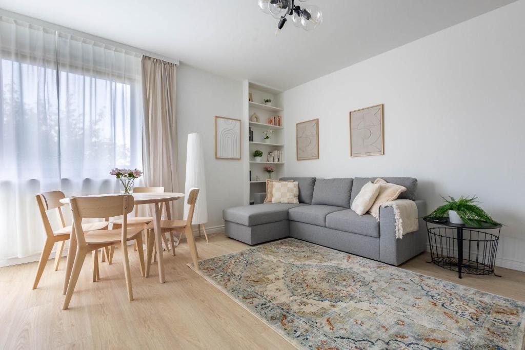 Apartment for rent for PLN 8,000 per month in Warsaw, Karola Dickensa