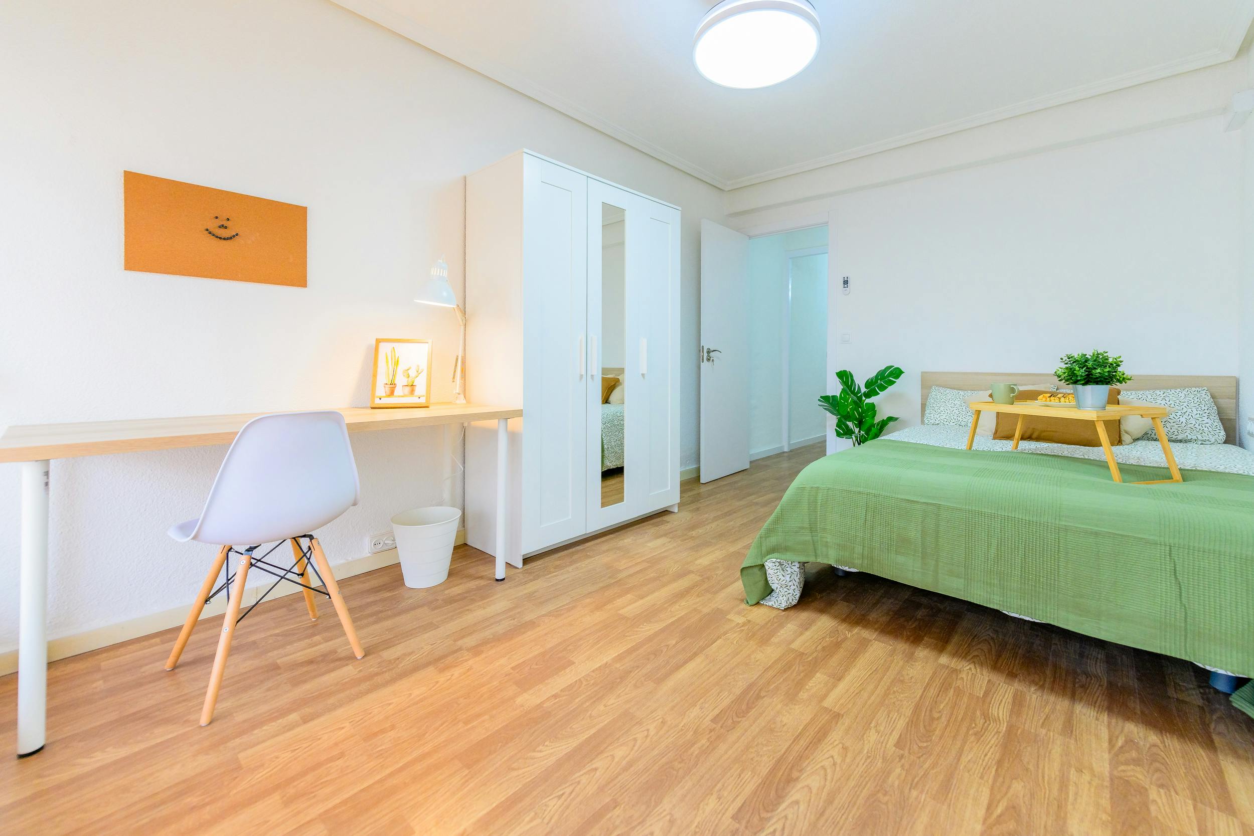 Single room Madrid, 1 bed, 18m² — photo 1