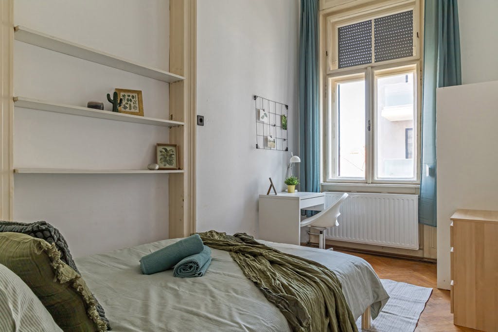 WG-Zimmer zu mieten für 360 € pro Monat in Budapest, Rózsa utca