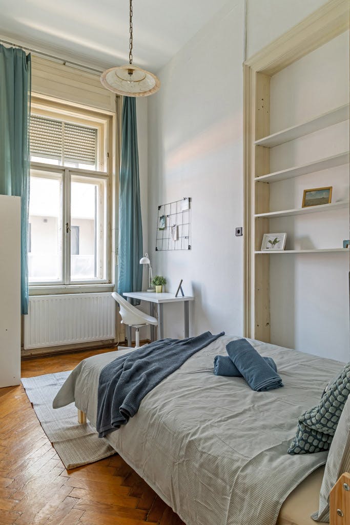 WG-Zimmer zu mieten für 360 € pro Monat in Budapest, Rózsa utca