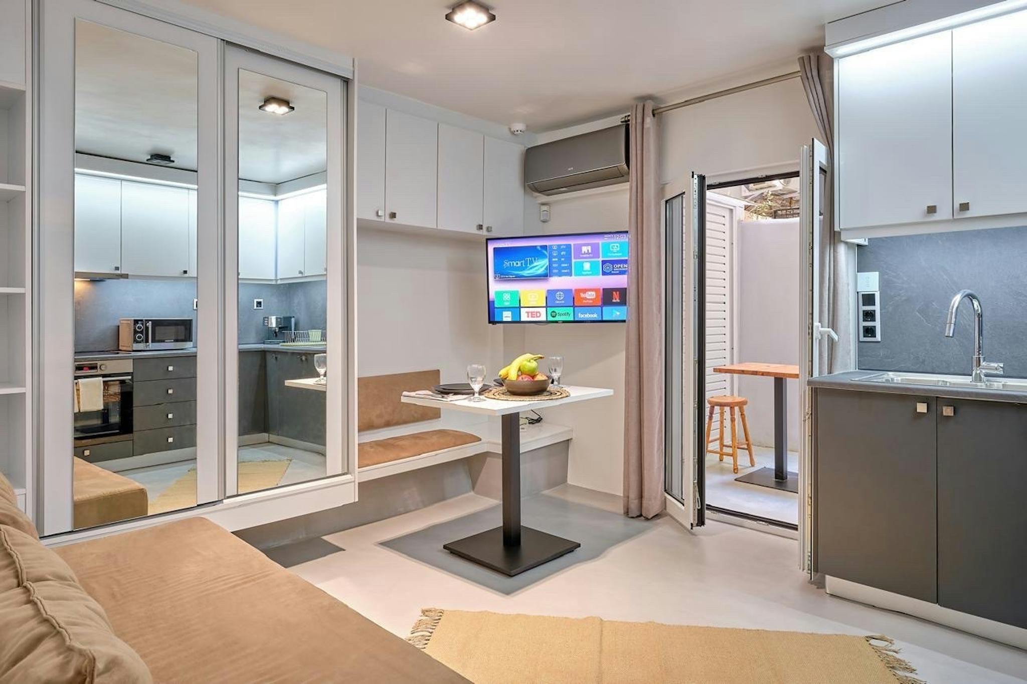 Tsamadou, Athina preview