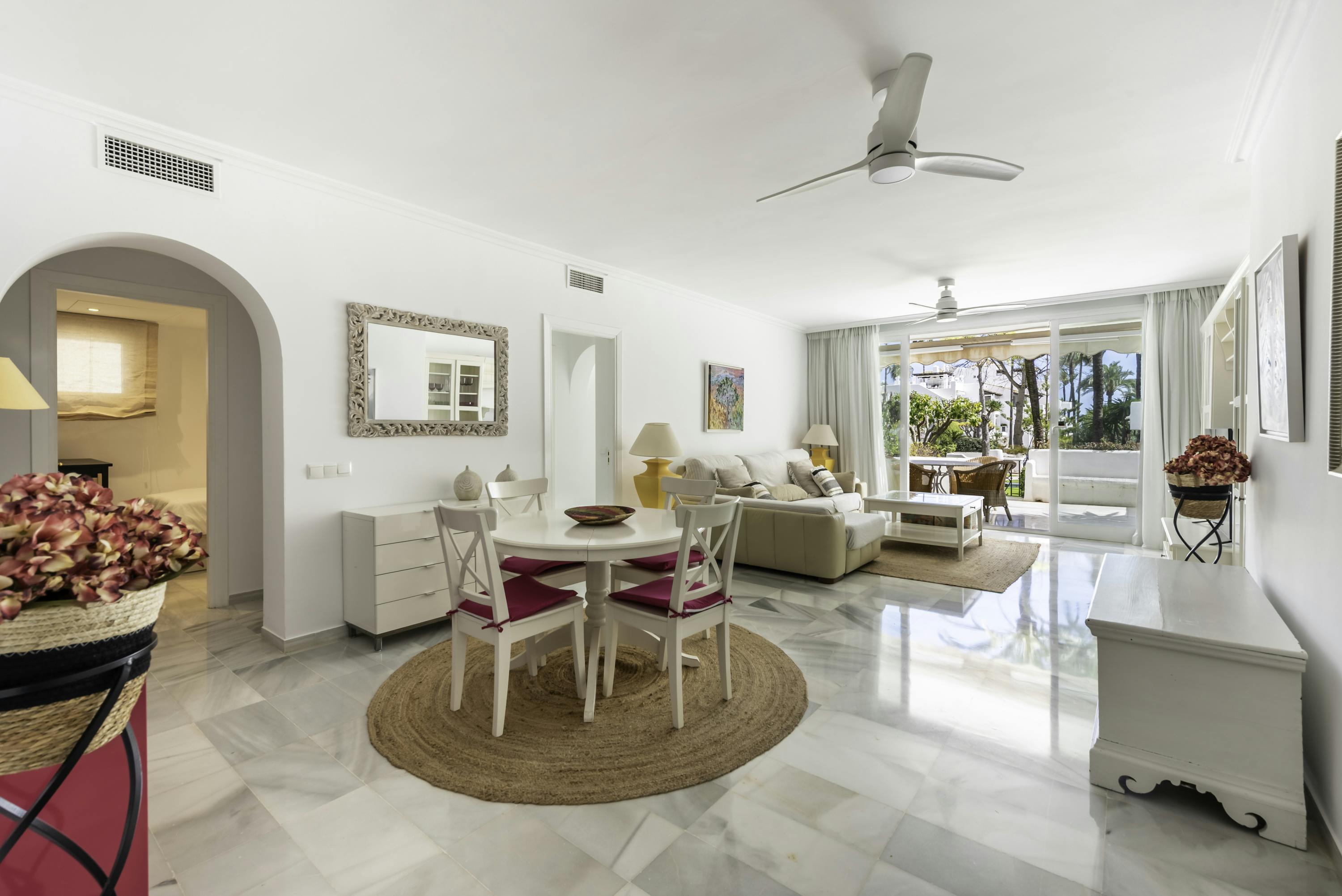 Квартира сдается в аренду за 5 000 € в месяц в Estepona, Alcazaba Beach