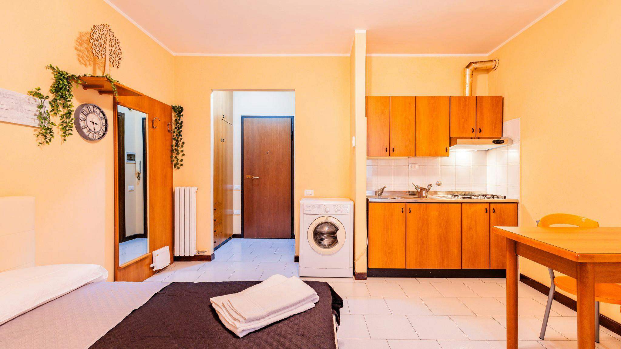 Studio for rent for €1 per month in Cuneo, Via Santa Maria