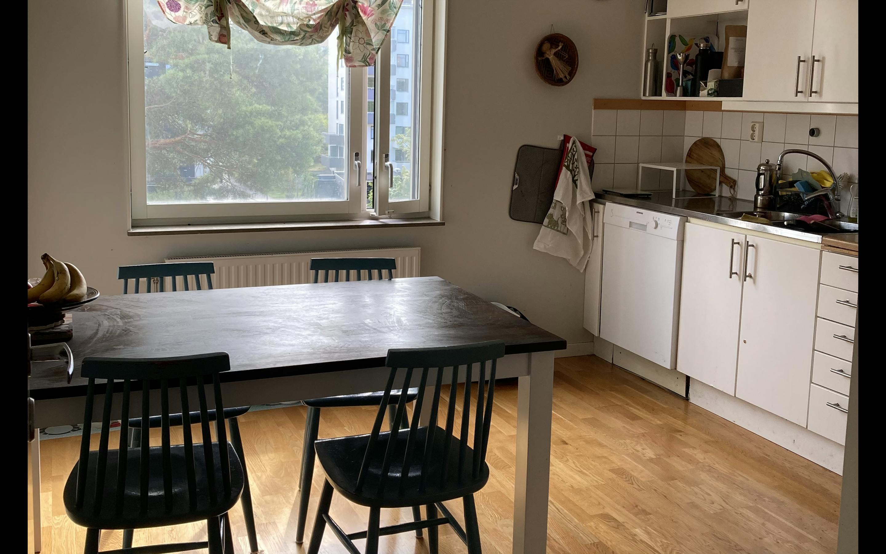 Приватна кімната за оренду для 6 372 SEK на місяць у Skärholmen, Kungssätravägen