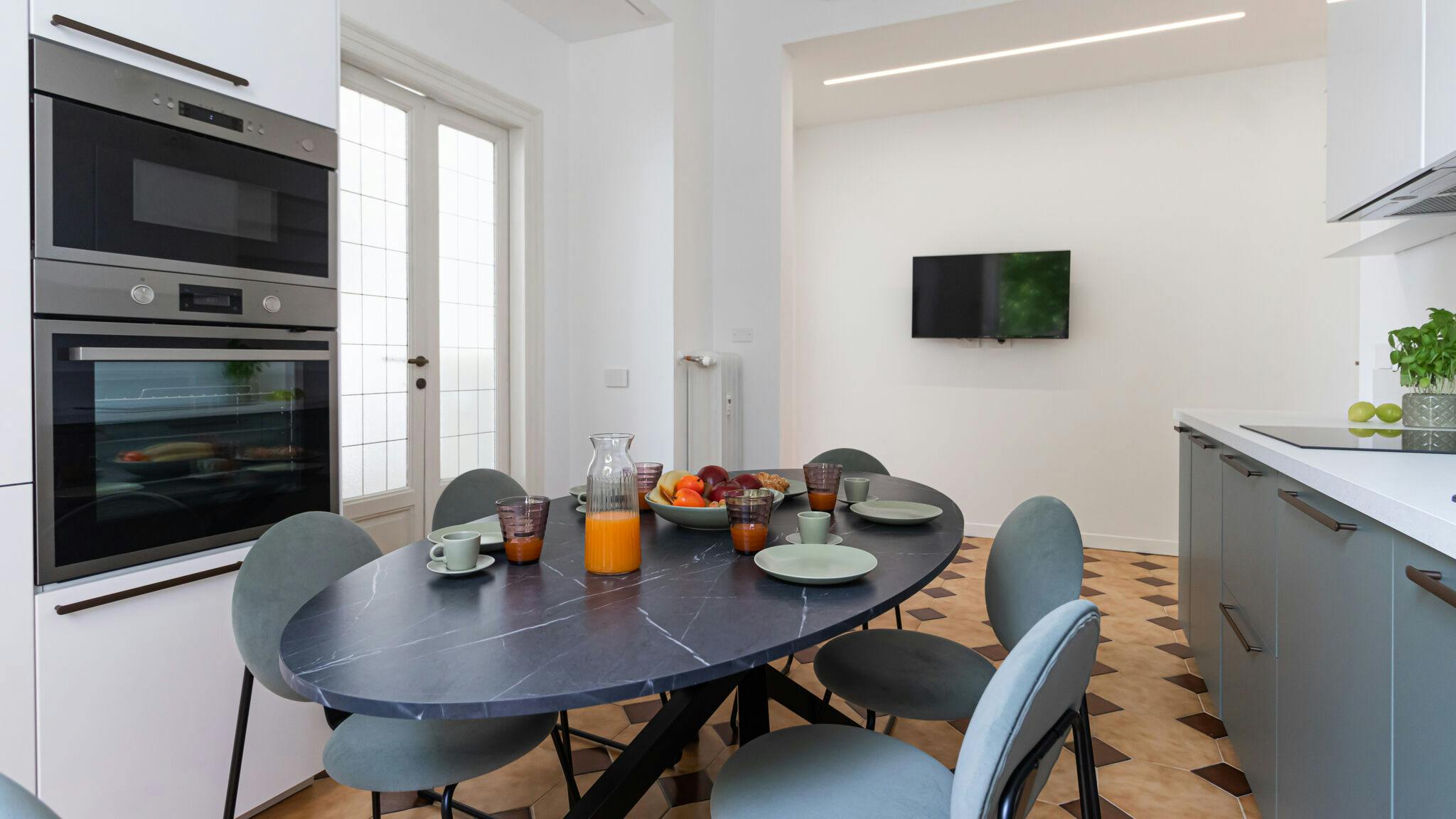 Apartment for rent for €1 per month in Milan, Alzaia Naviglio Pavese