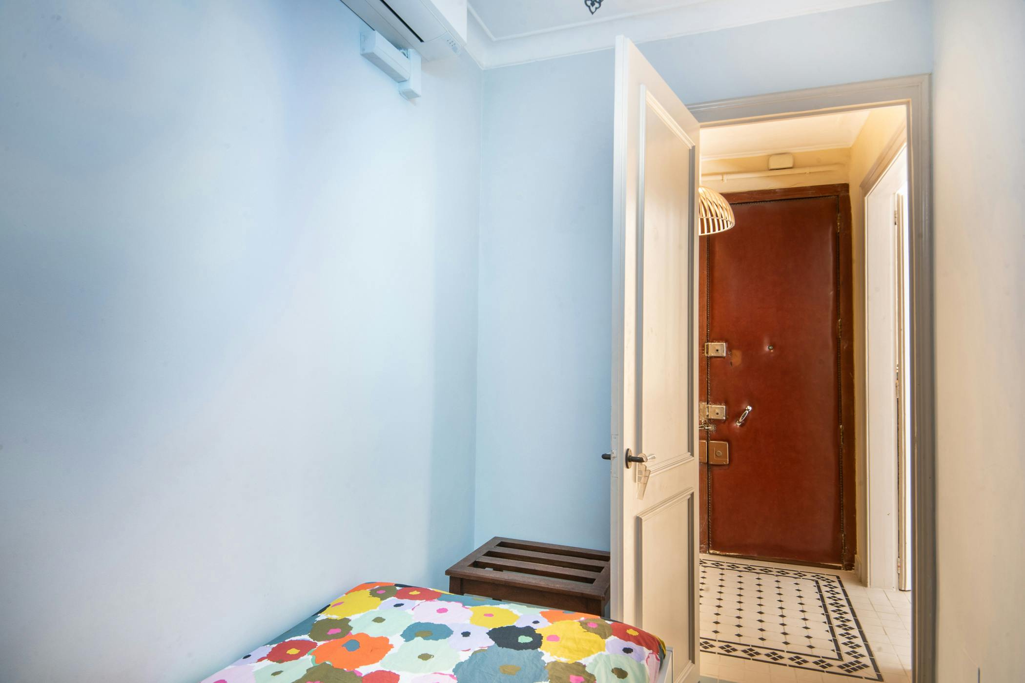 Apartment Barcelona, 4 beds — photo 2