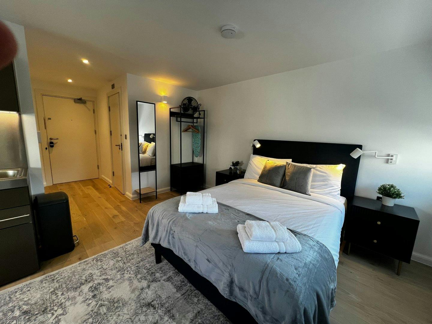 Studio te huur voor £ 3.000 per maand in London, Stockwell Street