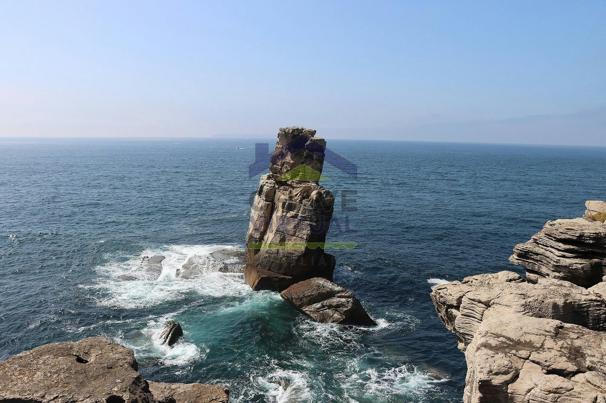 Apartment for rent for €1,300 per month in Peniche, Rua Cova De Dominique