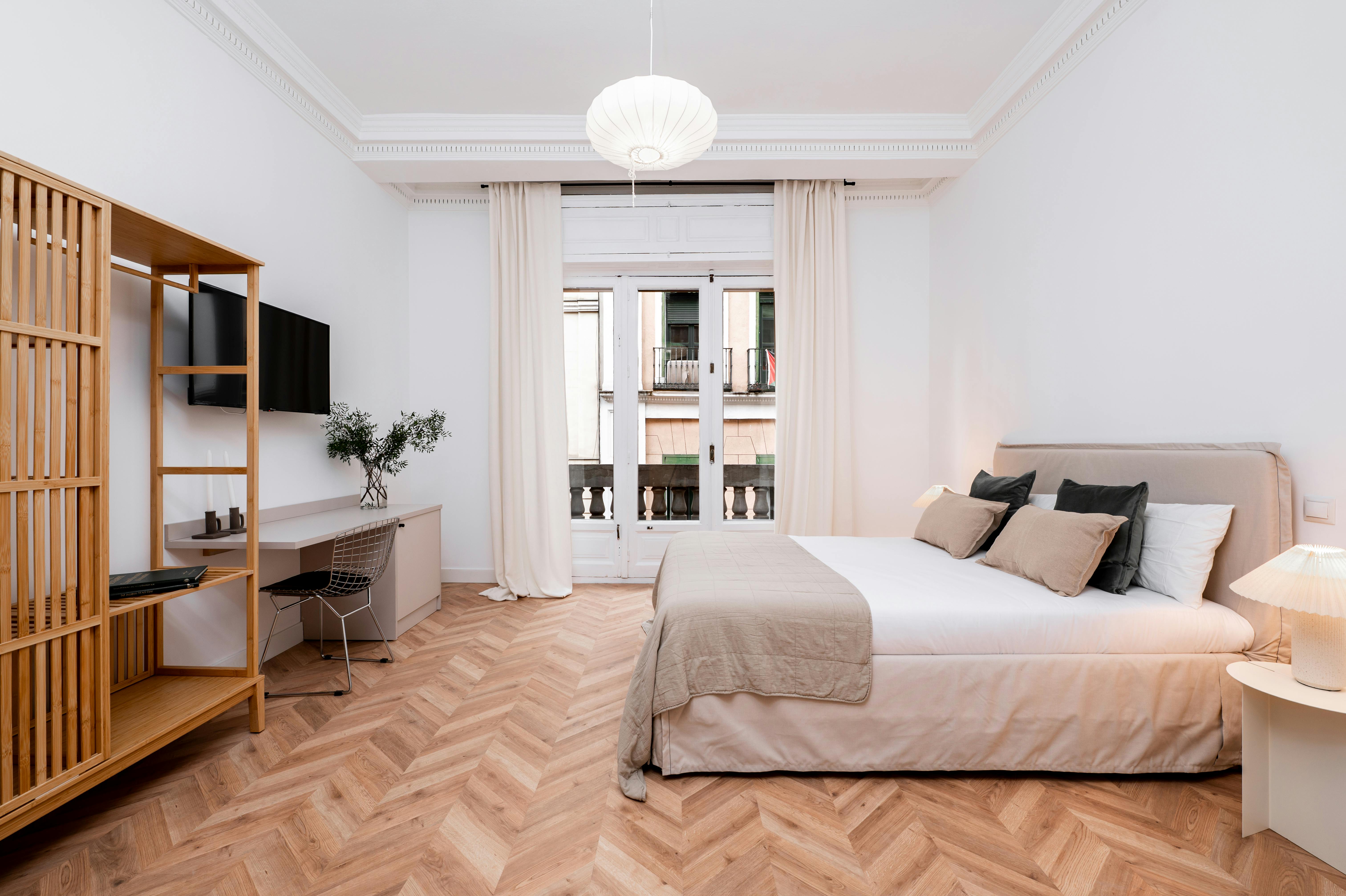 Shared room for rent for €900 per month in Madrid, Calle de la Victoria