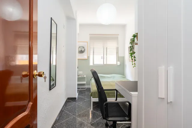 Private room in Calle Mirarosas, Málaga (1651605) room image 1