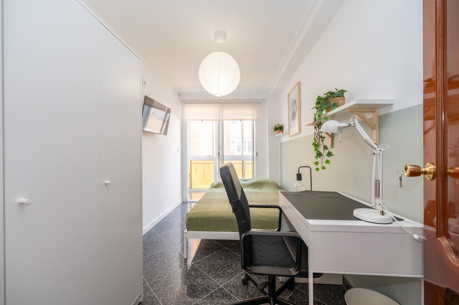 Private room for rent for €445 per month in Málaga, Calle Mirarosas