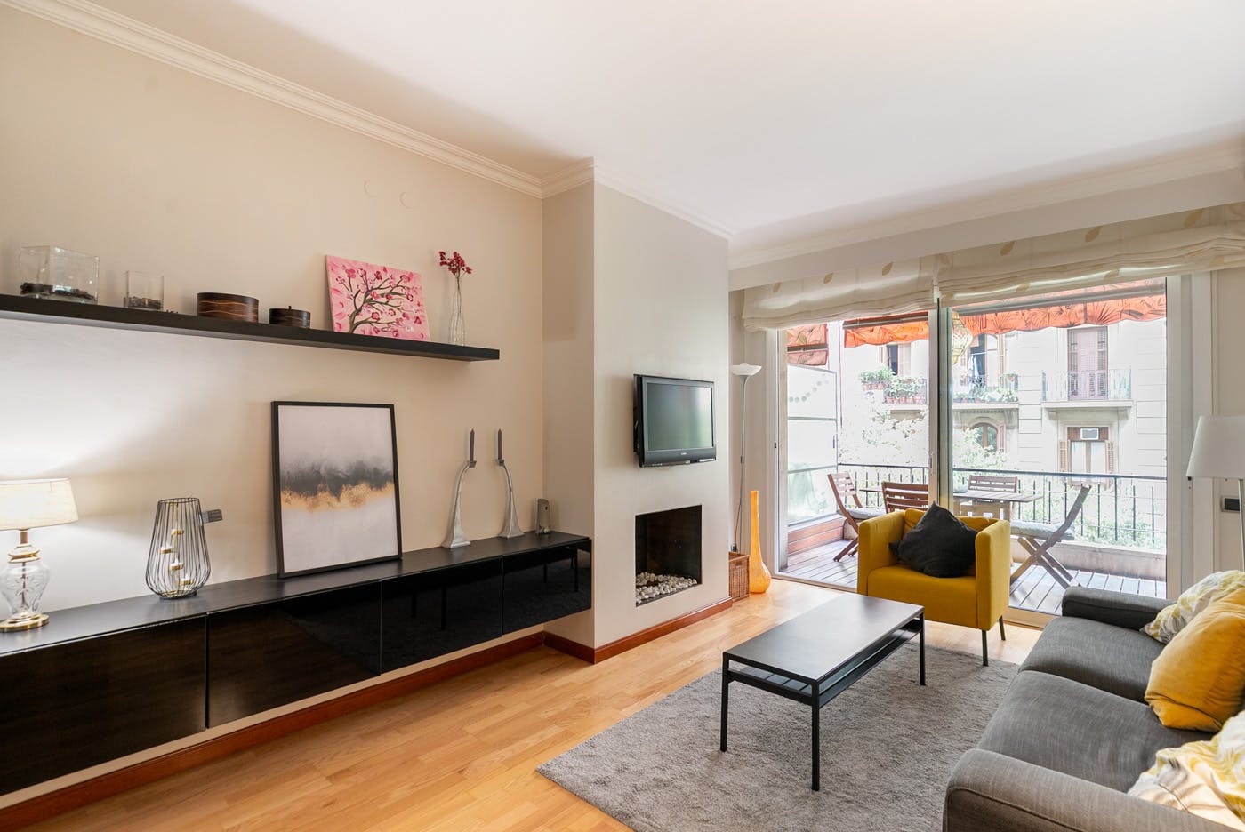 Carrer d'Entença, Barcelona preview