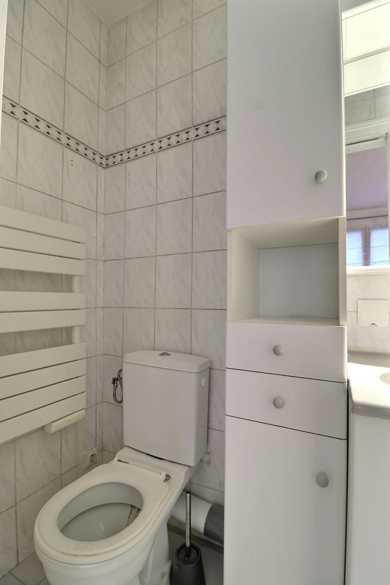 Apartment in Rue Augereau, Paris (1651657) room image 9
