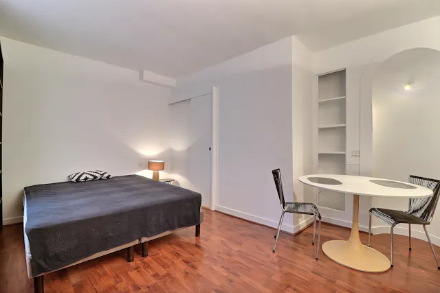 Apartment in Rue Augereau, Paris (1651657) room image 1