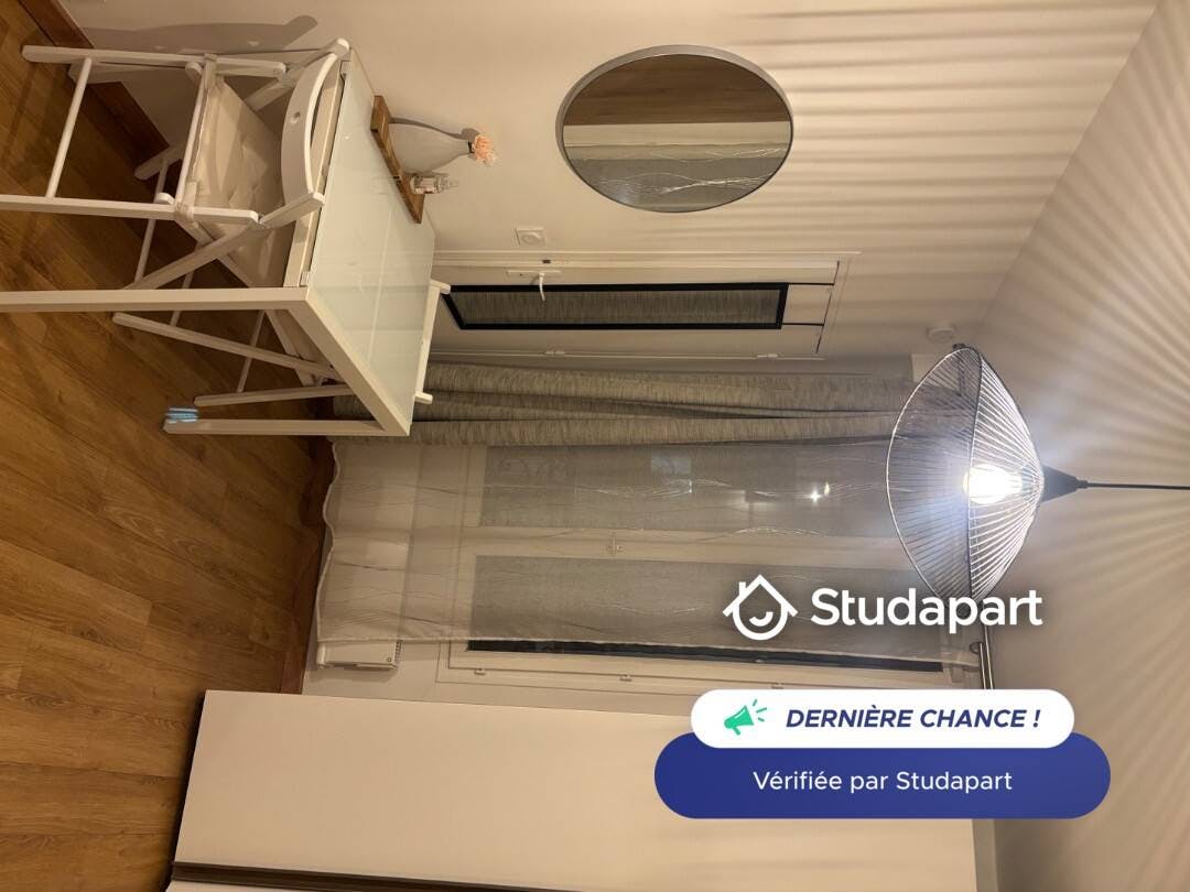 Apartment for rent for €990 per month in Paris, Rue Pétion