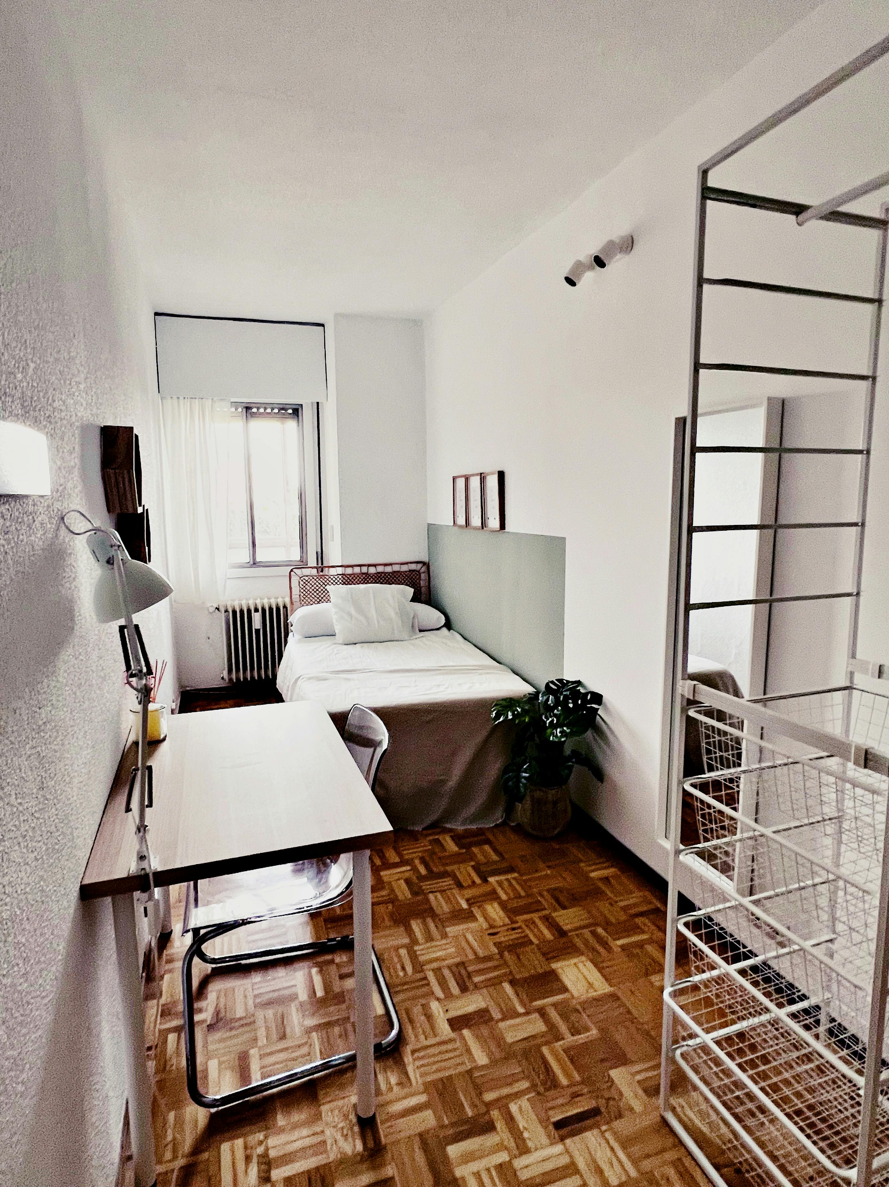 Single room Madrid, 1 bed, 10m² — photo 17