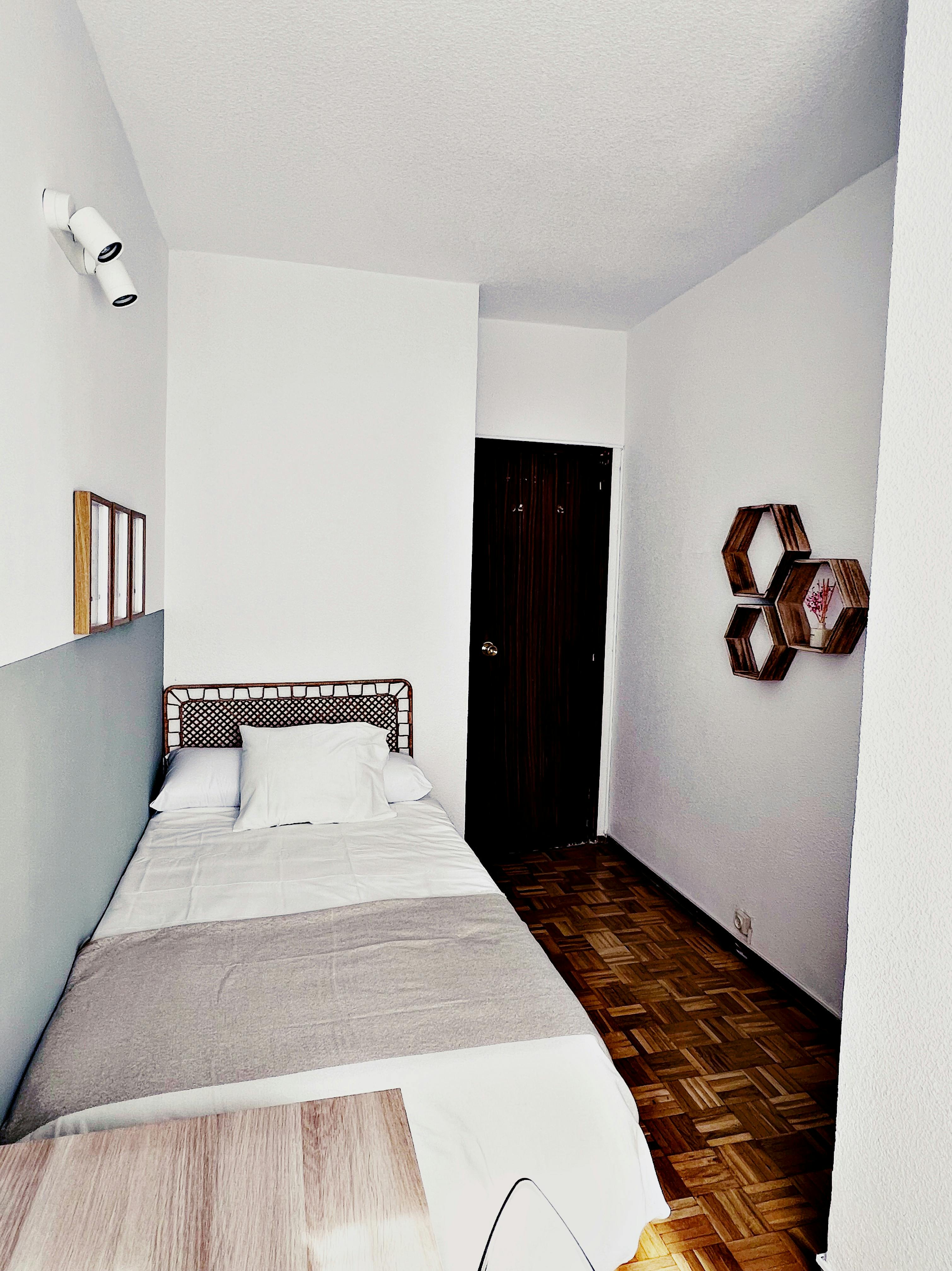 Single room Madrid, 1 bed, 10m² — photo 16