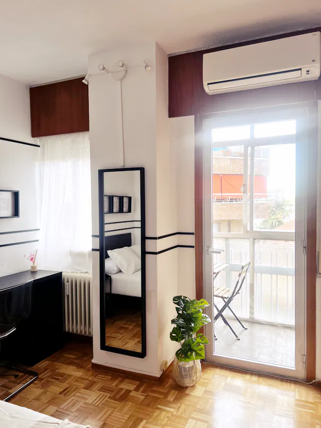 Private room in Calle del Conde de la Cimera, Madrid (1651777) room image 2