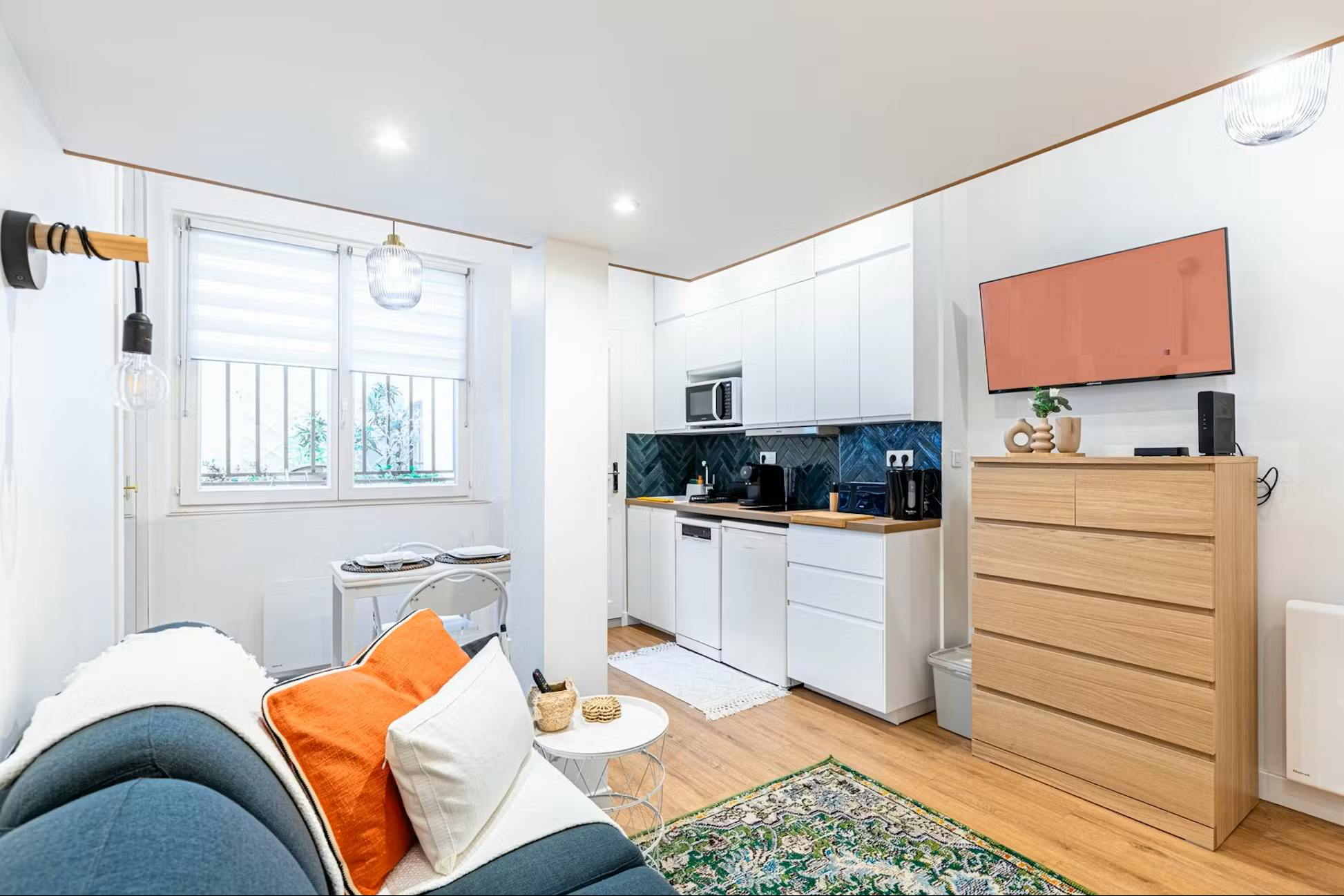 Studio for rent for €1,500 per month in Paris, Rue de Patay