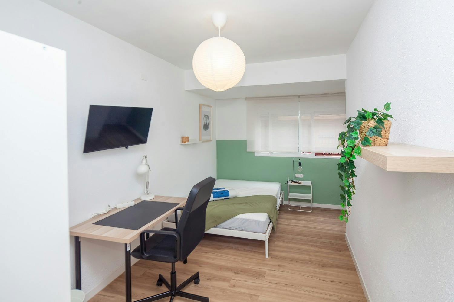 Private room for rent for €425 per month in Valencia, Carrer de Linares