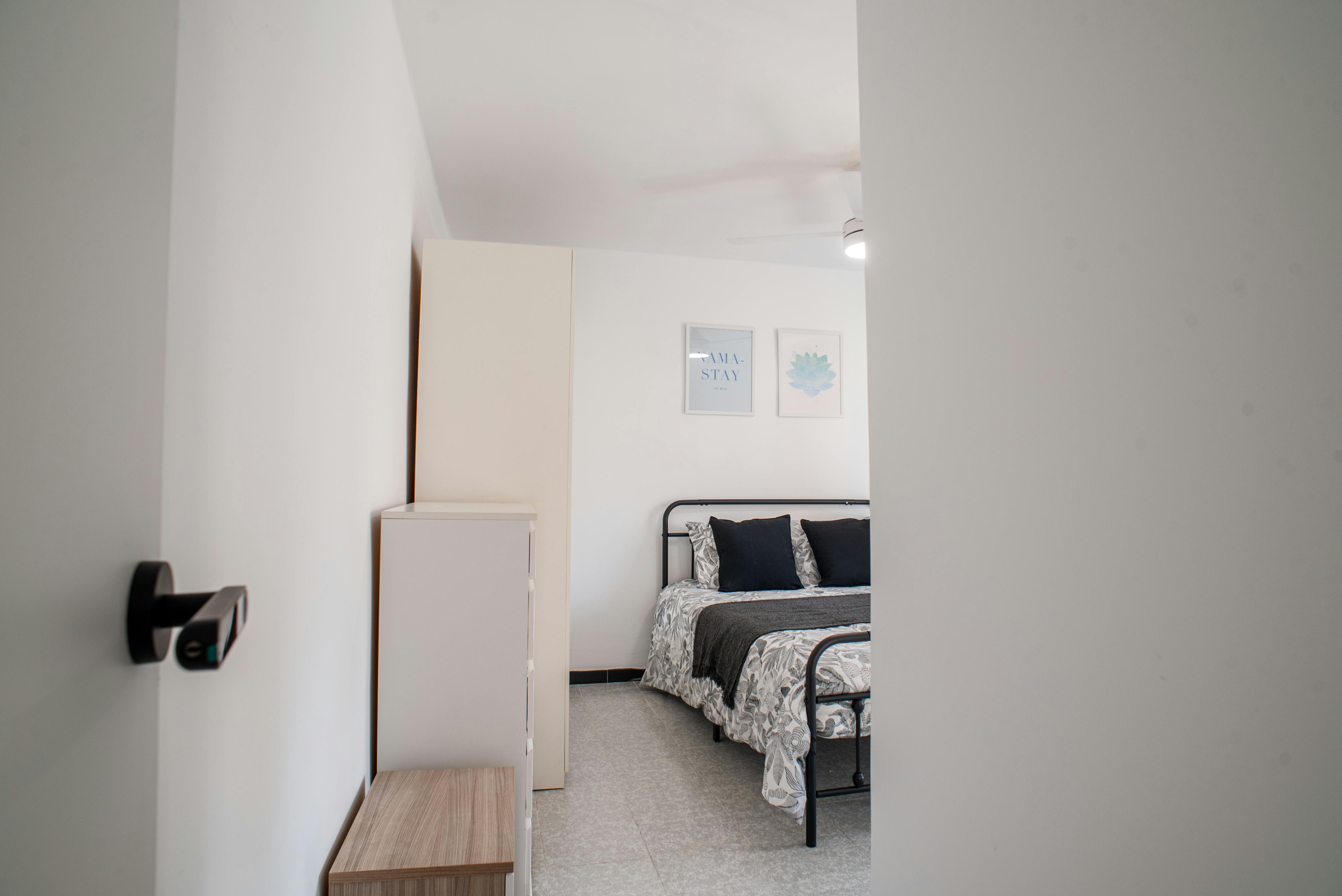 Single room Valencia, 1 bed, 13m² — photo 11