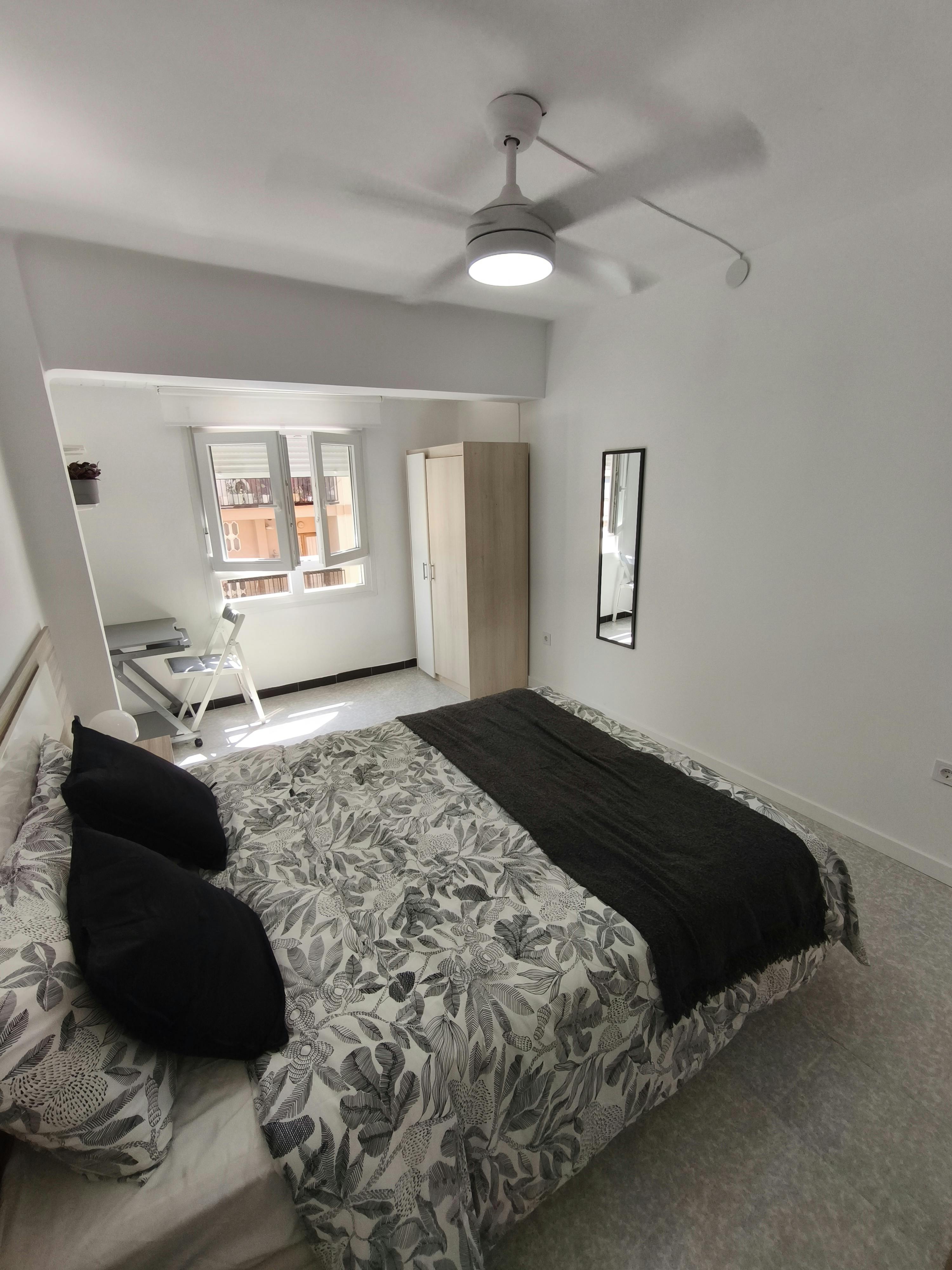 Single room Valencia, 1 bed, 9m² — photo 1