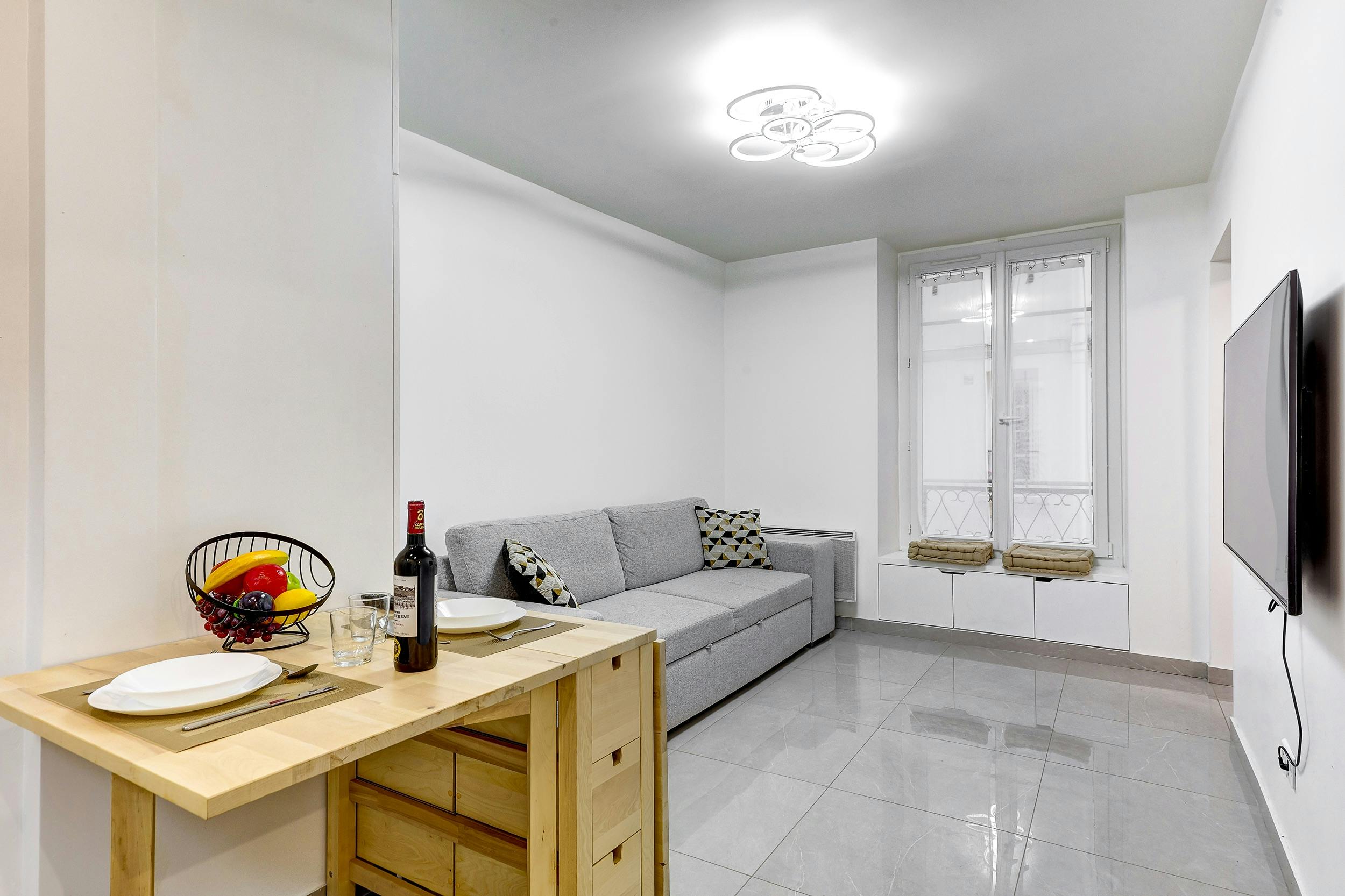Apartment for rent for €2,300 per month in Paris, Rue du Théâtre