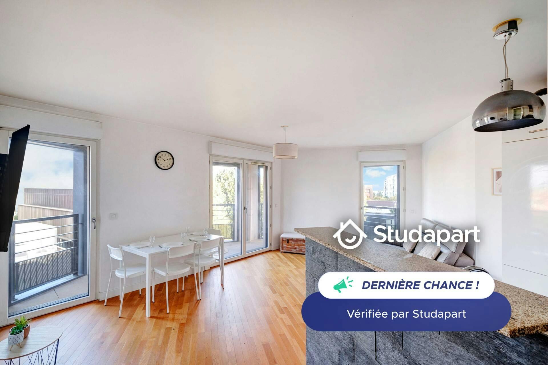 Apartment for rent for €3,180 per month in Issy-les-Moulineaux, Promenade du Verger