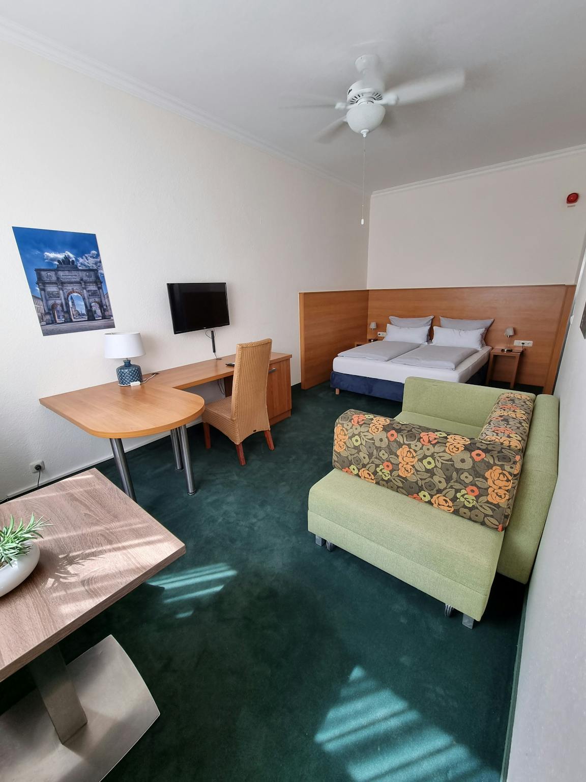 Augsburgerstraße, Munich preview