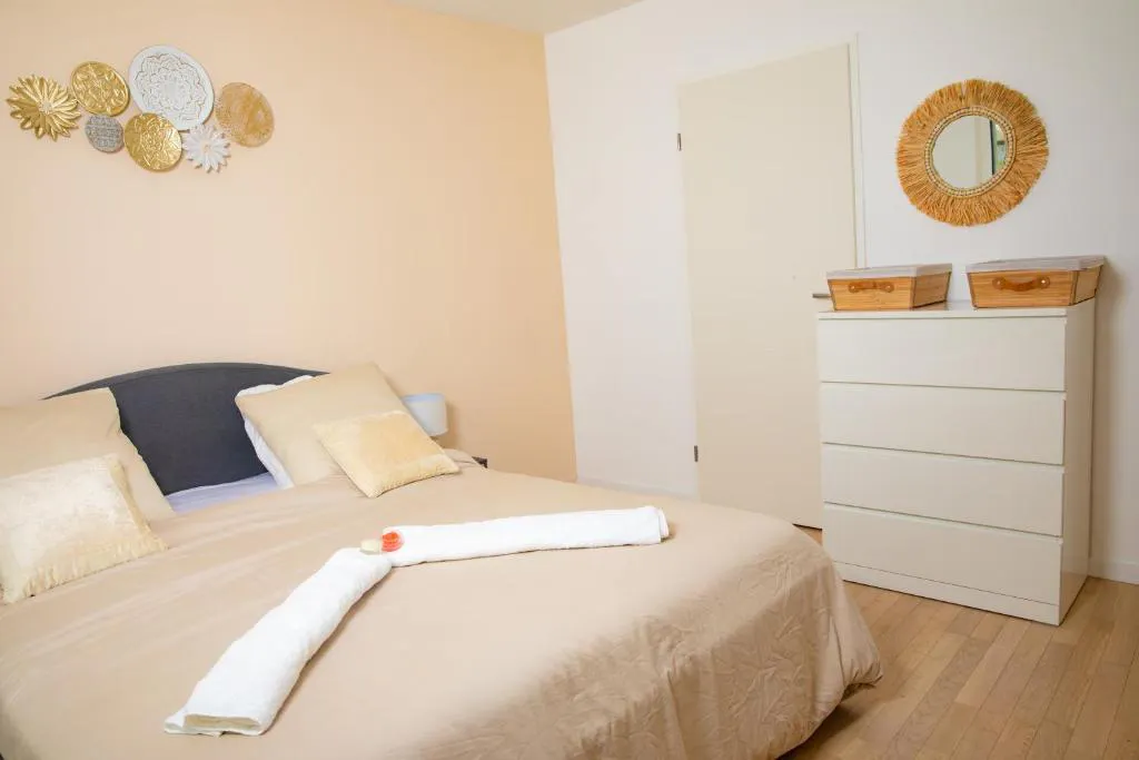 1-Bedroom Apartment in Rue Germaine Tillion, Colombes (1651996) ROOM 2