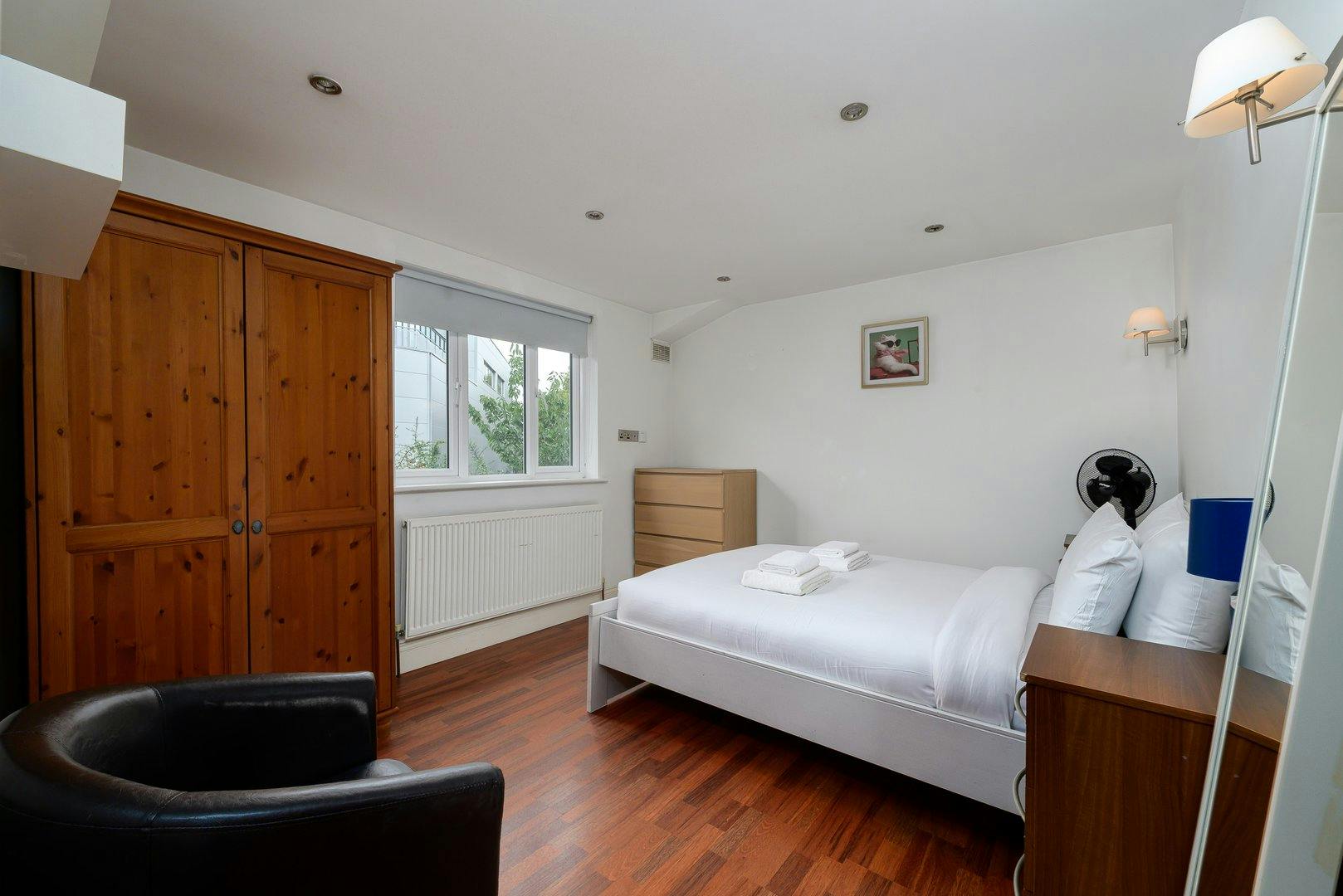 Apartamento para alugar por £ 3.600 por mês em London, Gauden Road