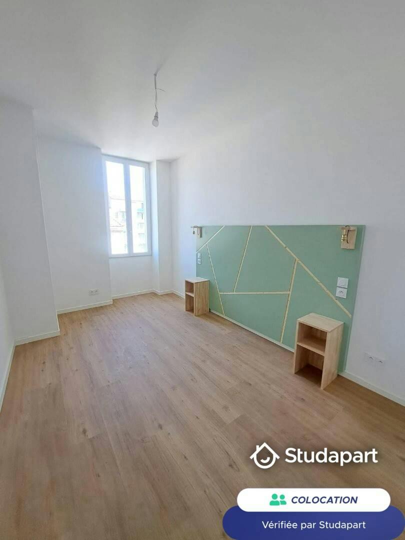Private room for rent on Rue Sainte-Cécile, Marseille - Plus