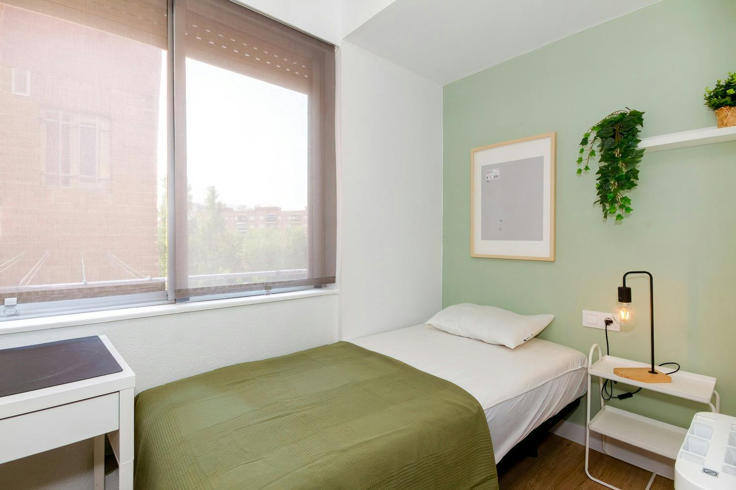 单间公寓 正在以 €325 的月租出租，其位于 Alcalá de Henares, Calle Nardo