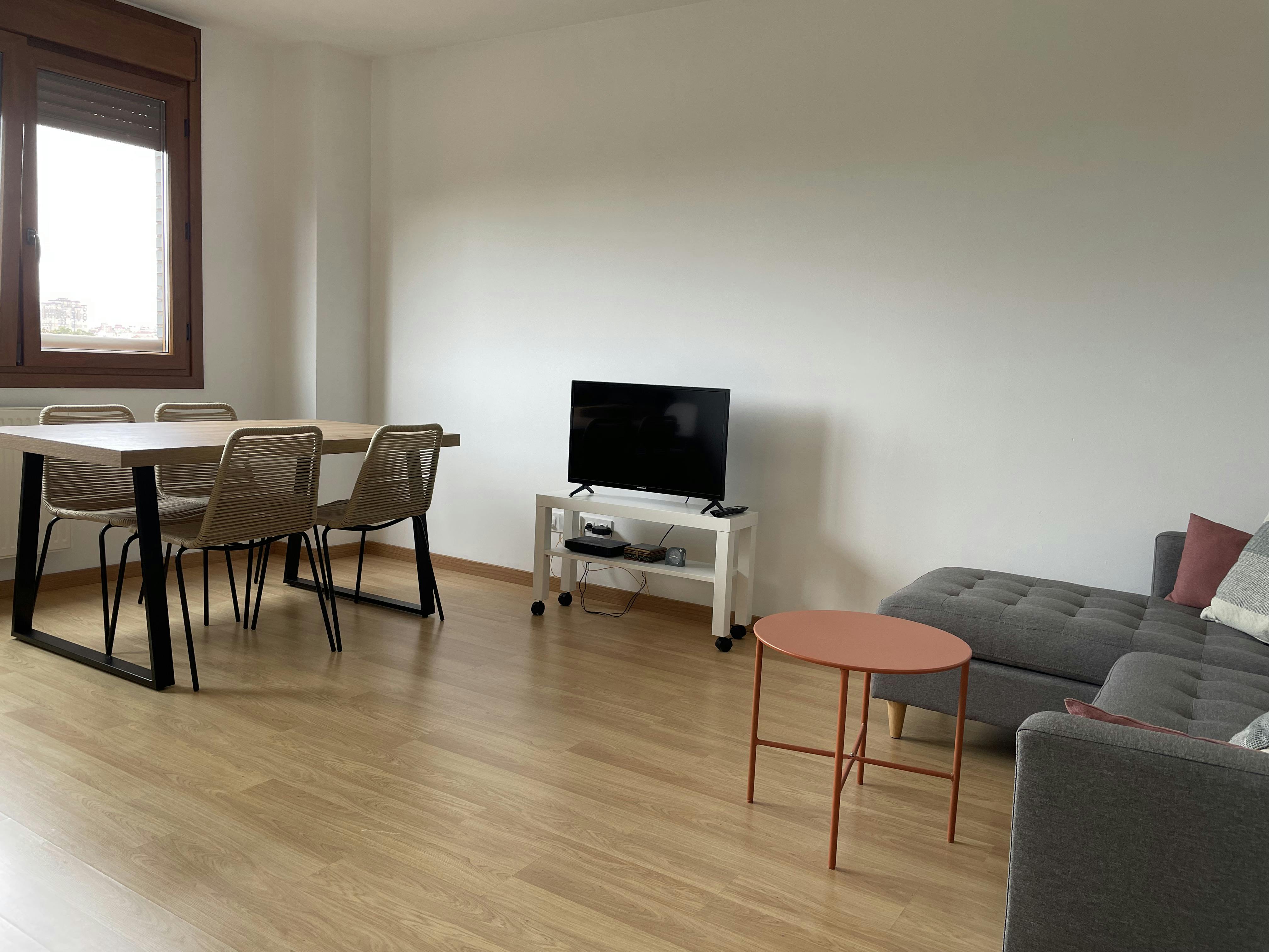 Appartement à louer pour 1 100 €/mois à Gijón, Calle Concejo de Villayón