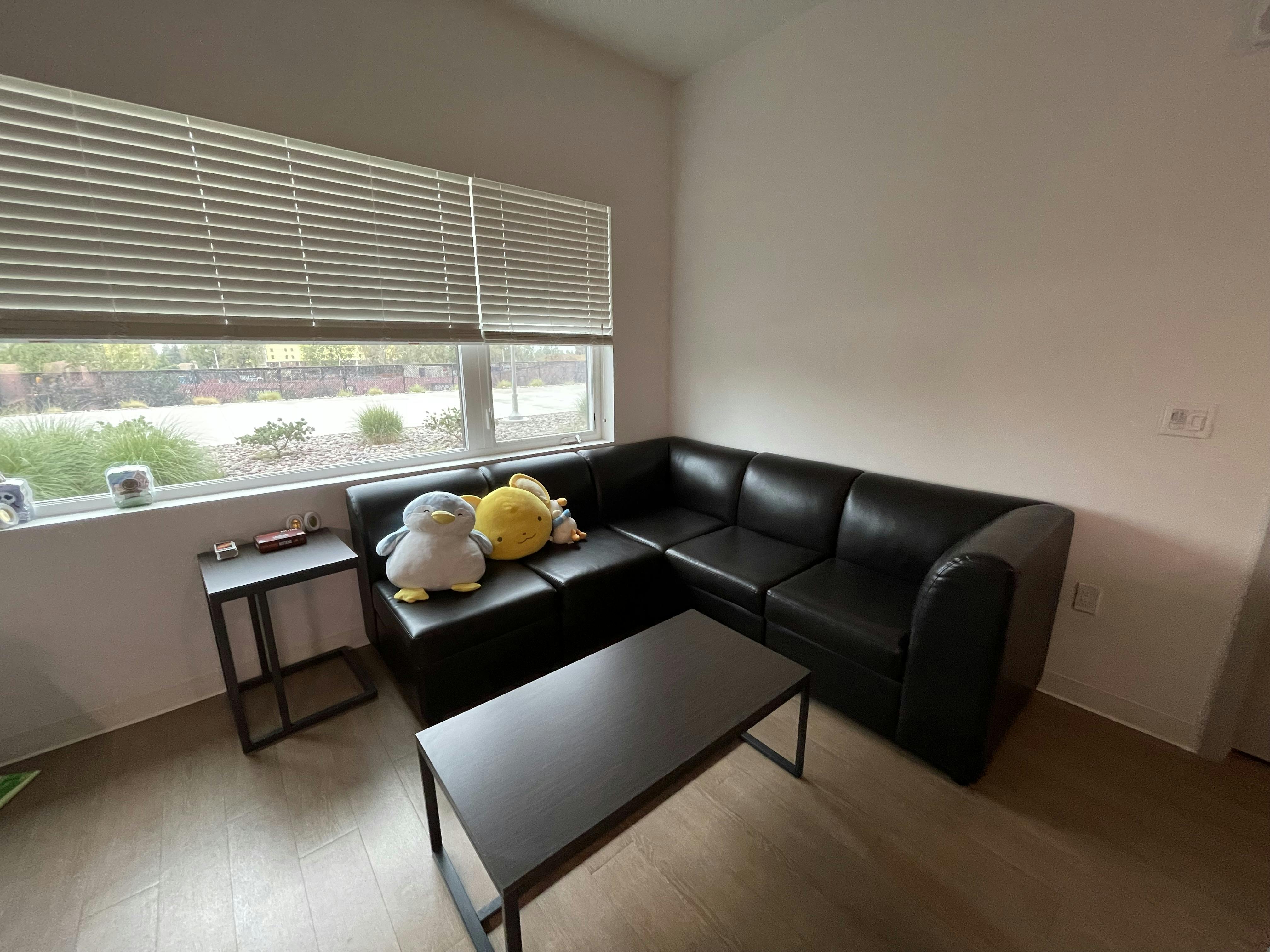 Delat rum att hyra för $1,289 i månaden i Riverside, West Linden Street