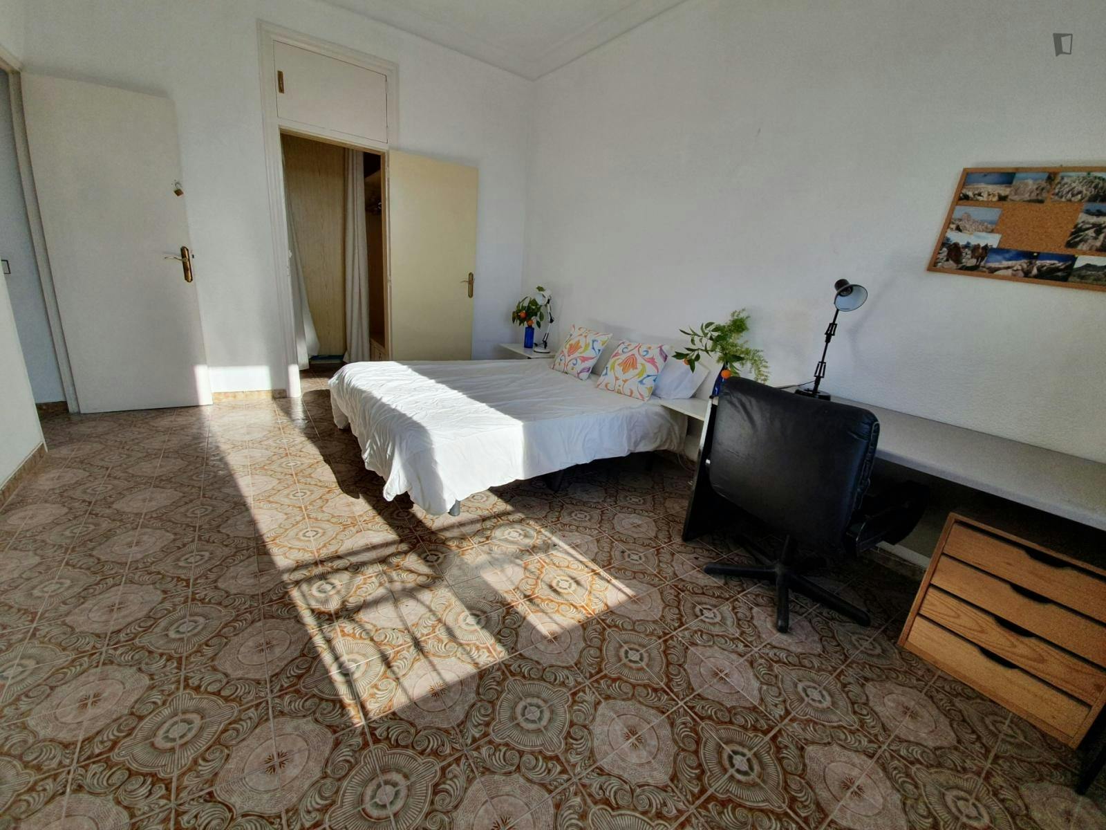 Private room for rent for €600 per month in Barcelona, La Rambla