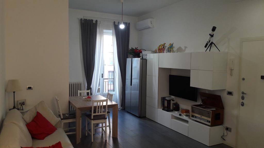 Appartamento in affitto a 2300 € al mese a Milan, Via Tonale