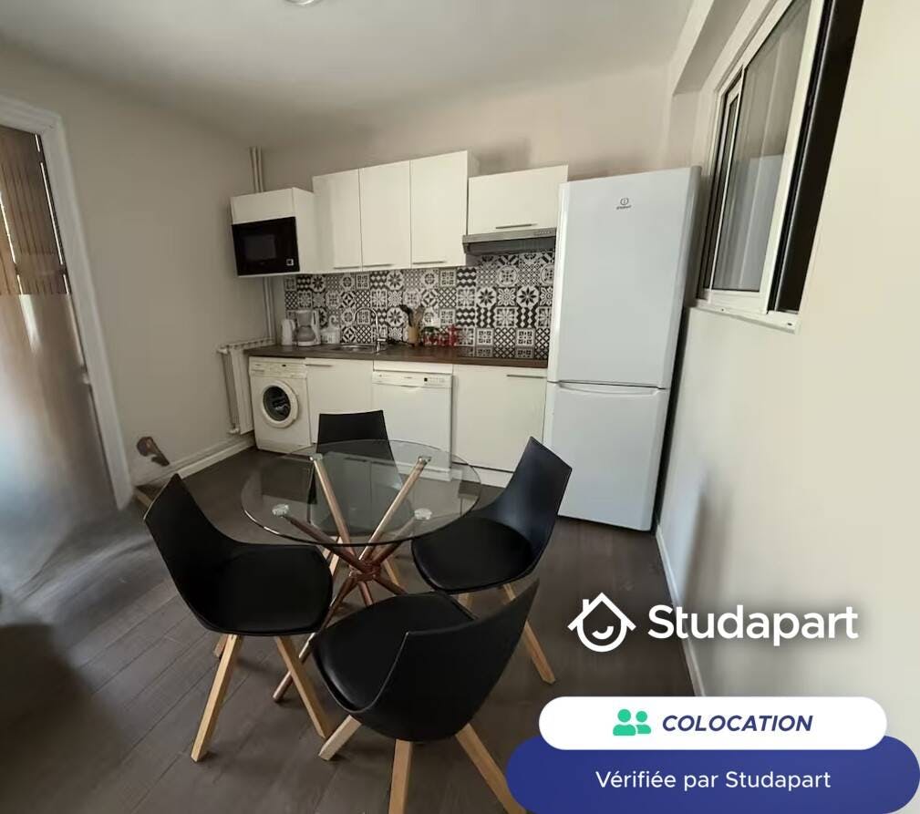 Private room for rent for €450 per month in Avignon, Rue Thiers