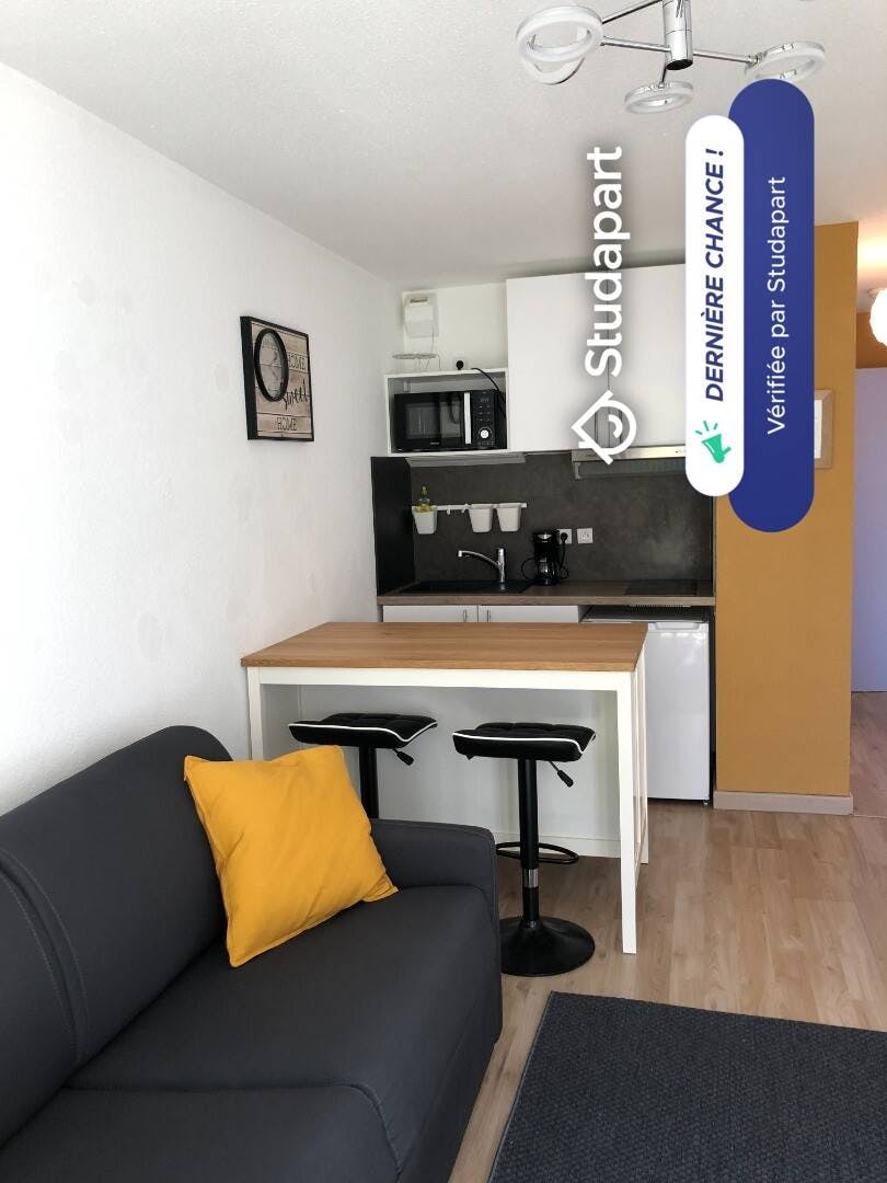 Mieszkanie do wynajęcia za 650 € miesięcznie w mieście La Rochelle, Rue la Fée